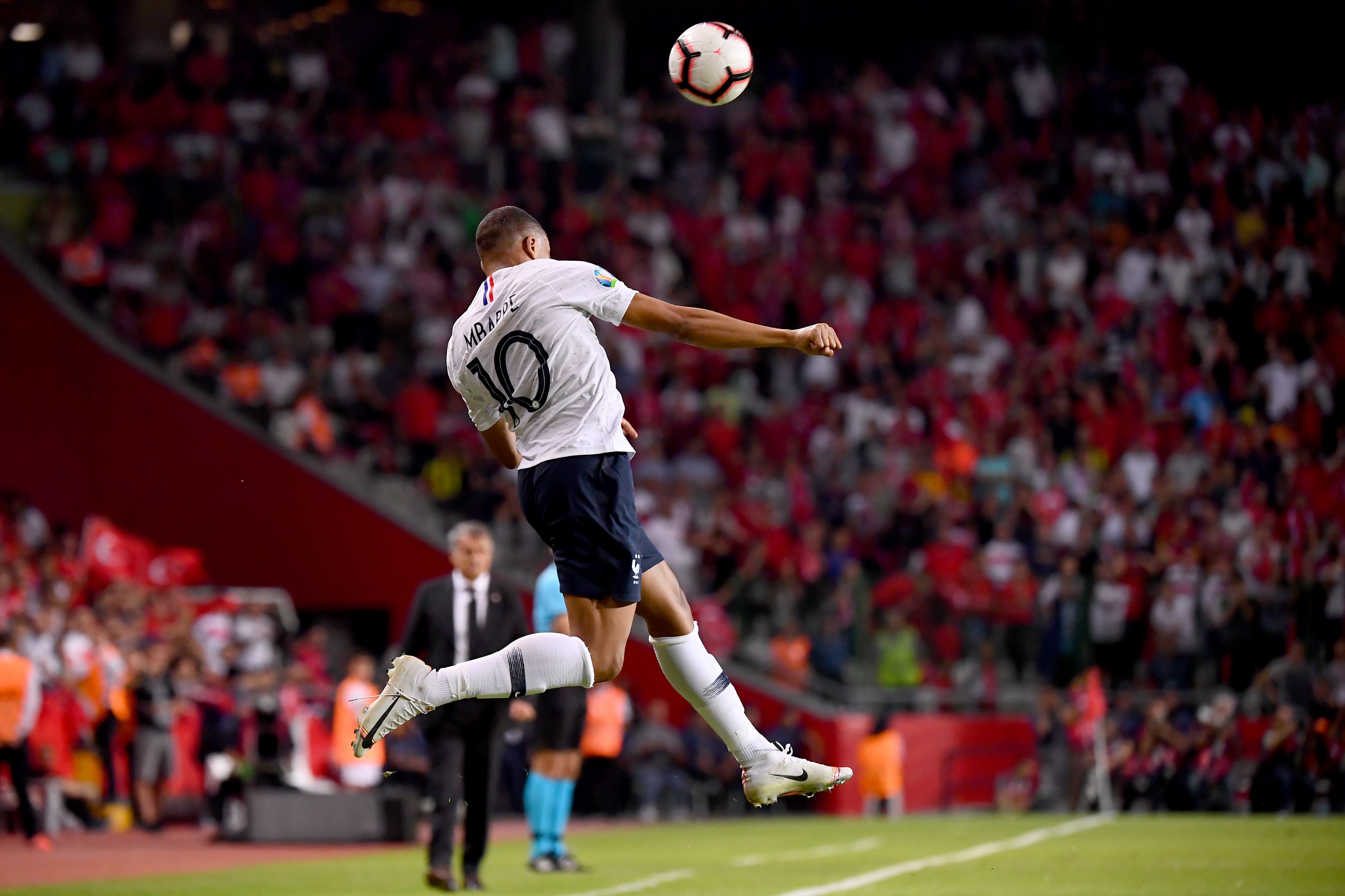 一个擅长攻 一个擅长攻