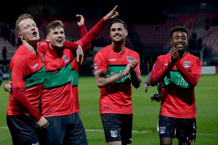 底线相持的 底线相持的